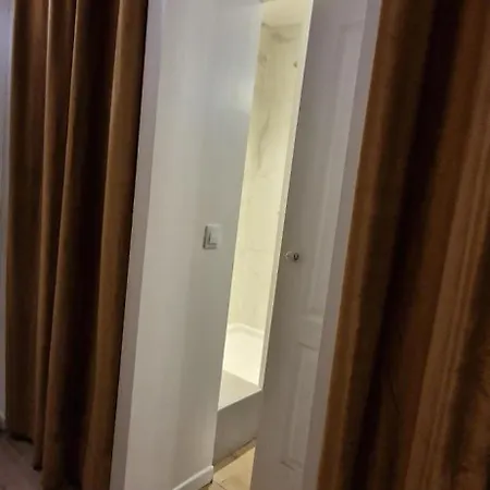 Iris La Fleuriste 아파트 *